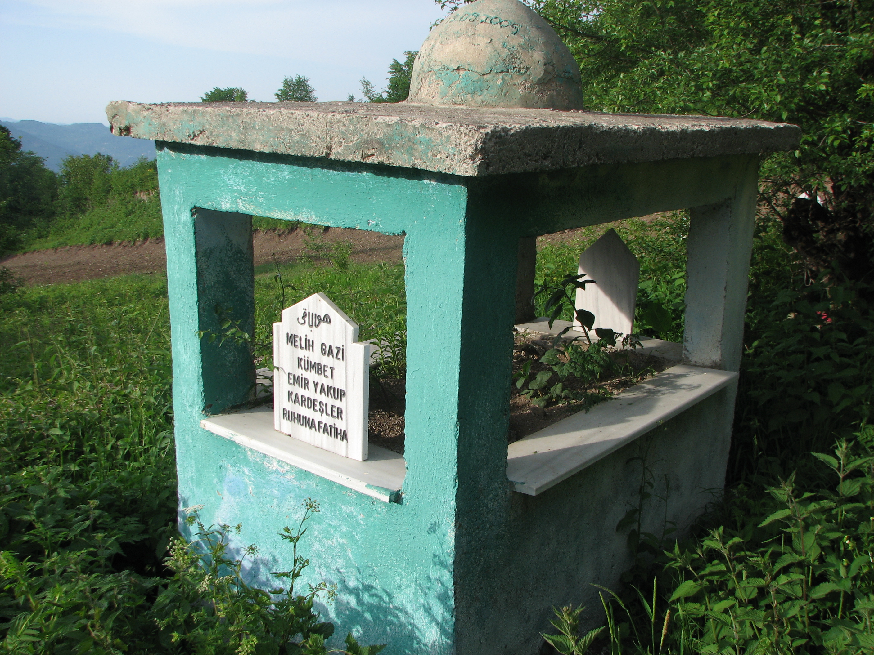 Emir Yakup Kümbeti, Tepealan